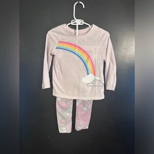 2t Cat & Jack matching set. Cut set with rainbow 🌈 on shirt.